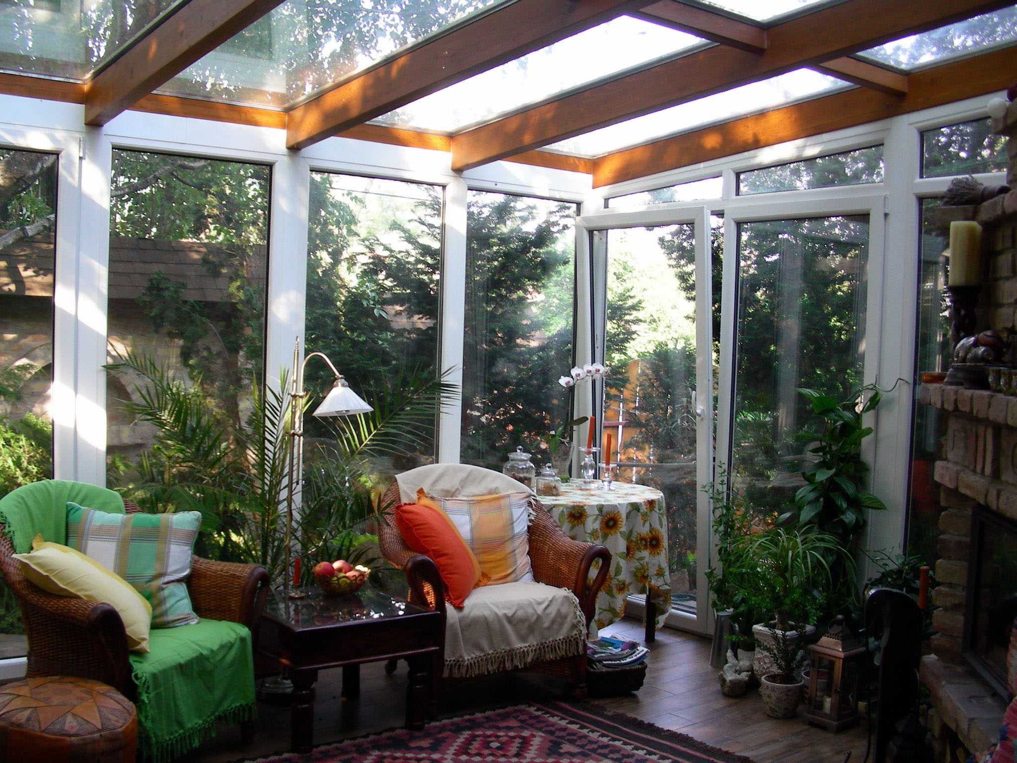 Fa hatású lakótélikert belső tere 