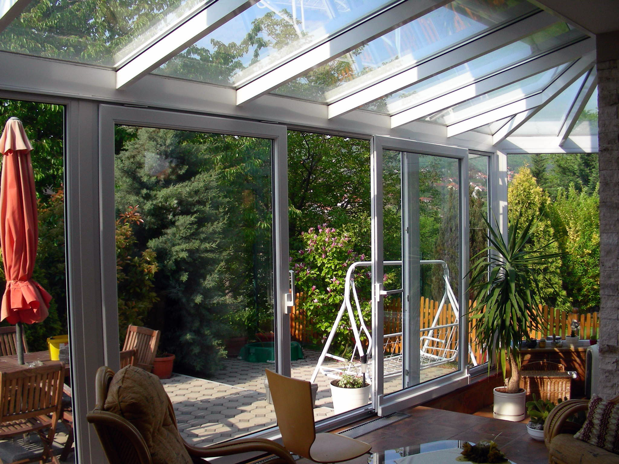 Lakótélikert belső tere növényekkel