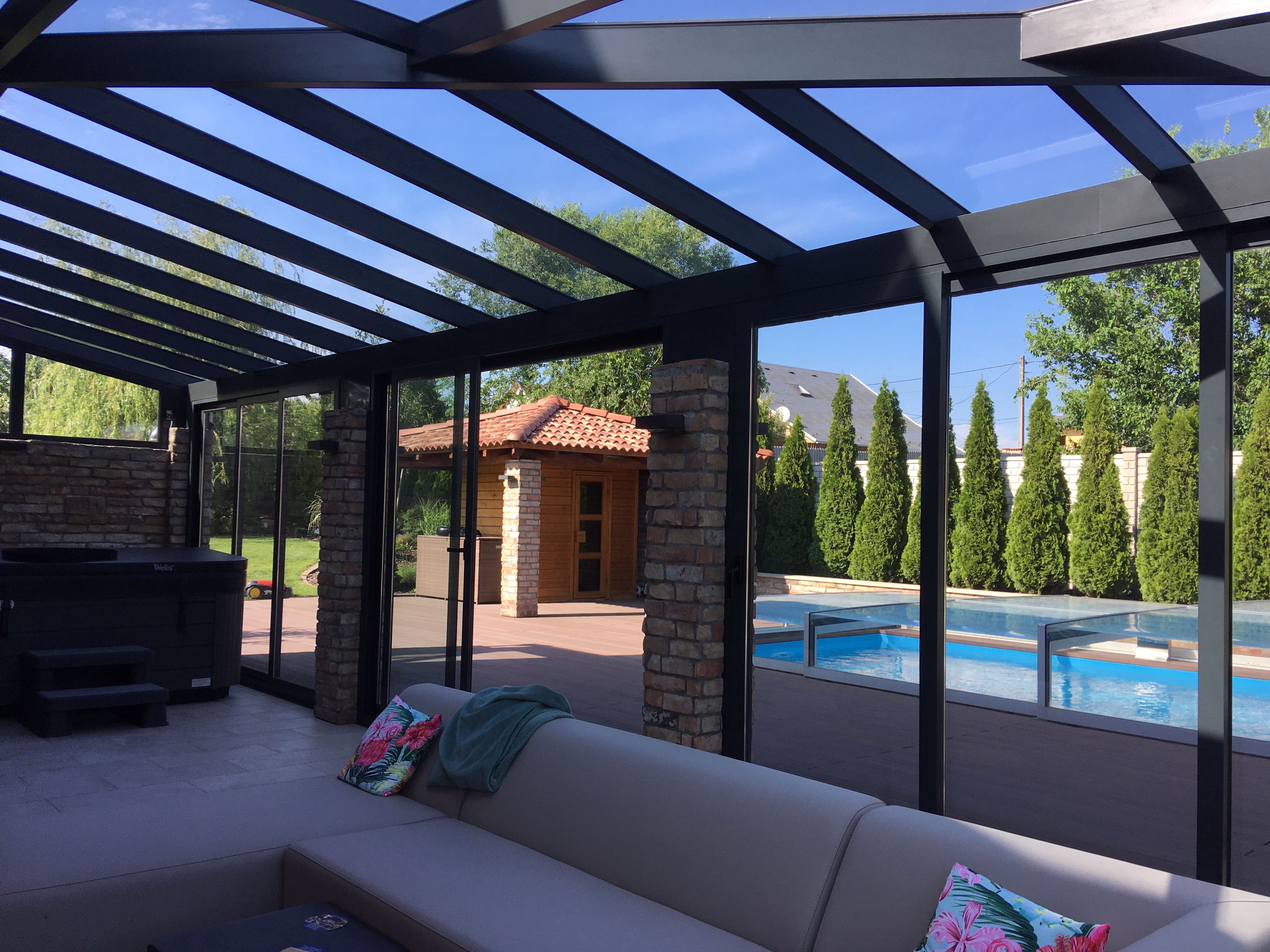 Szürke télikert belső tér tolóajtóval